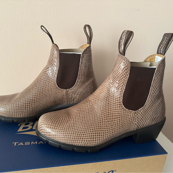BLUNDSTONE Chelsea Lizard Embossed Leather Heeled Boot. 2165. Size: 6.5, 7, 8 - Picture 11 of 16